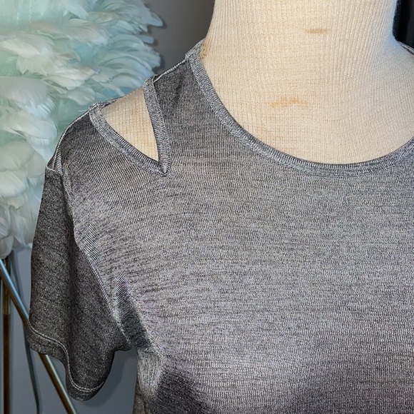 Mohito cold shoulder top Size Small - Picture 2 of 5